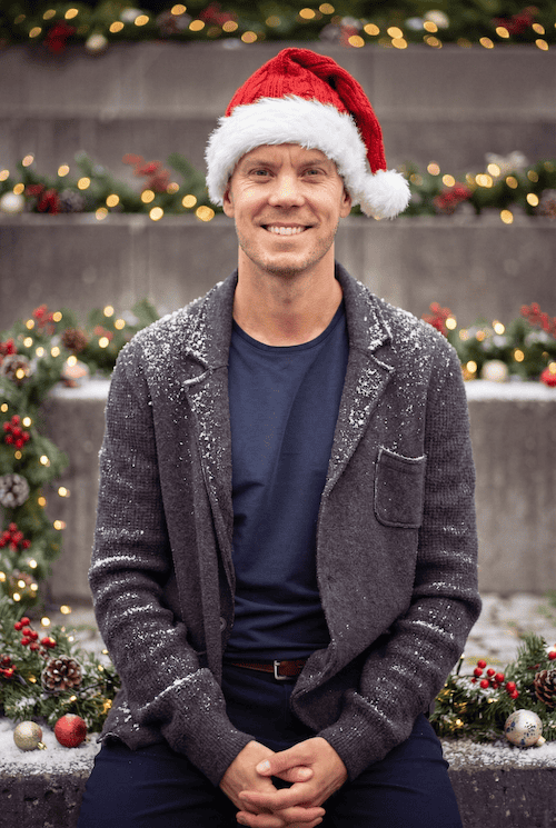 Rasmus med nissehue på. 